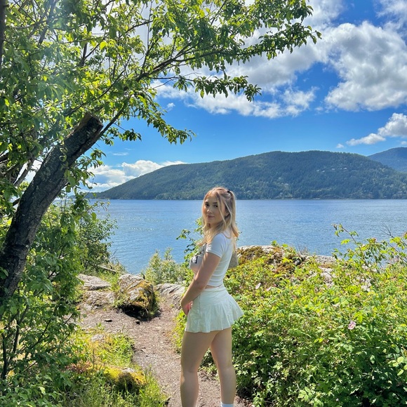 Meet your Posher, Jenna - Picture 2 of 6